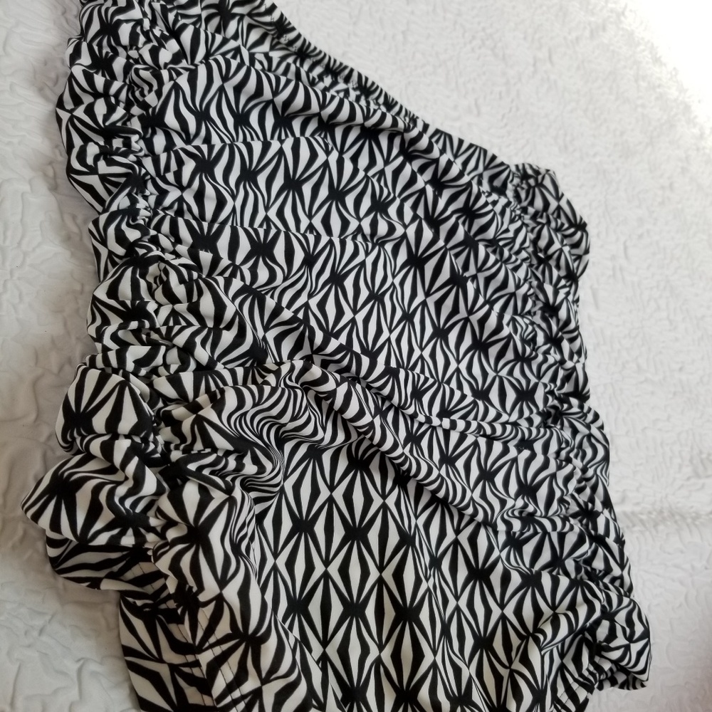 Shoshanna One Piece Black/ White Geometric patter - Picture 7 of 8